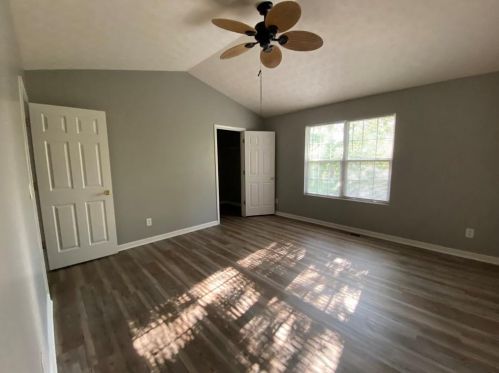 5760 Strathmoor Mnr Cir, Lithonia GA 30058-2619 exterior