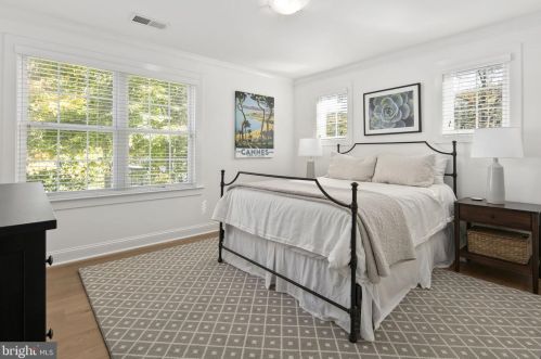 3877 30 St, Arlington VA 22207-5303 exterior