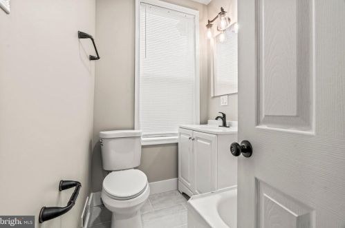 4039 6 St, Philadelphia PA 19140-2502 exterior