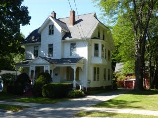 91 Belknap St, Dover, NH 03820-3906