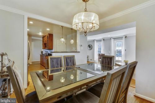 10 Grovepoint Ct, Rockville MD 20854-5505 exterior