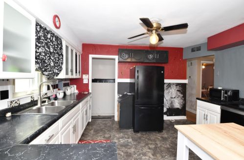 3912 71, Milwaukee WI 53220-2302 exterior