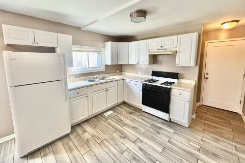 811 8th St, Waukegan IL 60085-7209 exterior