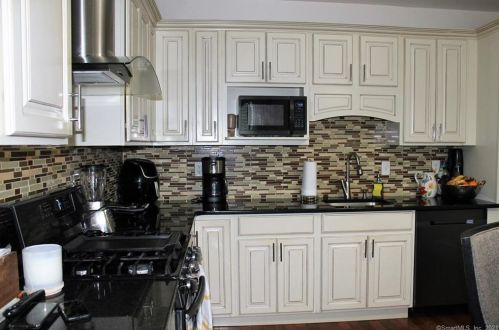 1078 Blvd, Hartford CT 06119-1714 exterior