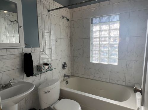 2204 La Follette Ave, Manitowoc WI 54220-2531 exterior