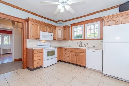 201 Longmeadow St, Springfield MA 01106-1337 exterior