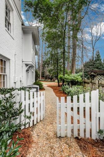 4620 Angelo Dr, Atlanta GA 30319-1045 exterior