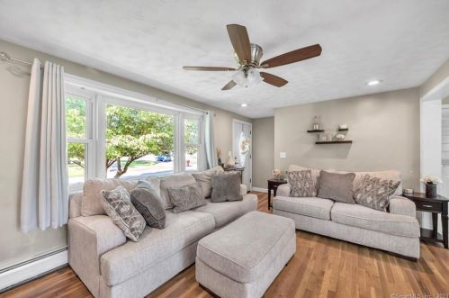 18 Cora St, Enfield CT 06082-5119 exterior