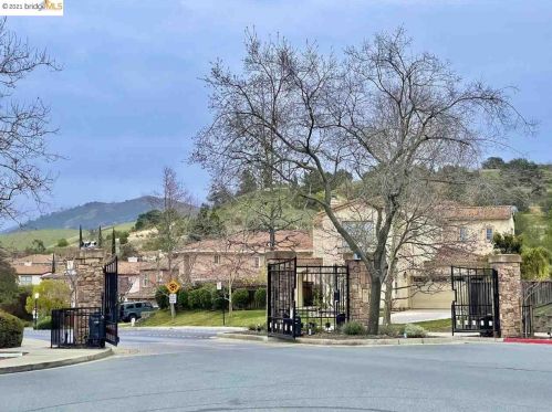 5236 Montecito Dr, Concord CA 94521-5507 exterior