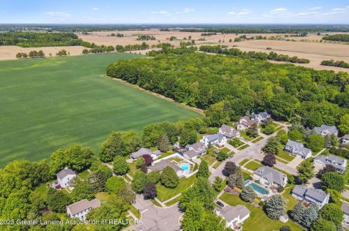 502 Brunswick Dr, Dewitt MI 48820-9189 exterior