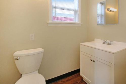 649 Eastern Ave, Grand Rapids MI 49503-5516 exterior