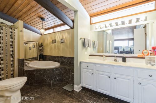 5504 Wonder Wood Dr, Bull Valley IL 60097-9083 exterior