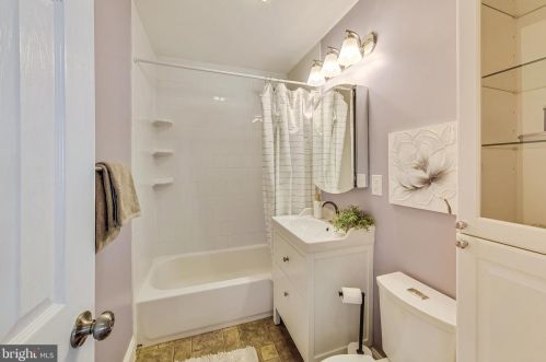 903 Robin Rd, Silver Spring MD  20901-1872 exterior