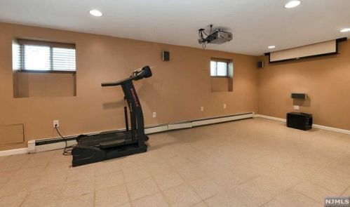 47 Kipp Ave, Hasbrouck Heights NJ 07604-1216 exterior