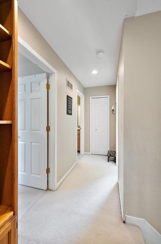 1039 Bloomview Cir, Rochester MI 48307-1728 exterior