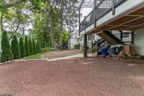 30 Undercliff Ter, Town Center NJ 07052-3929 exterior