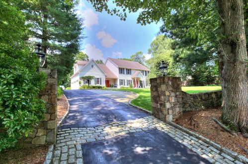 19 Long Lots Rd, Westport CT 06880-3846 exterior