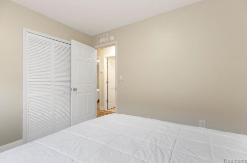 4191 Monroe St, Dearborn Heights MI  48125-2516 exterior