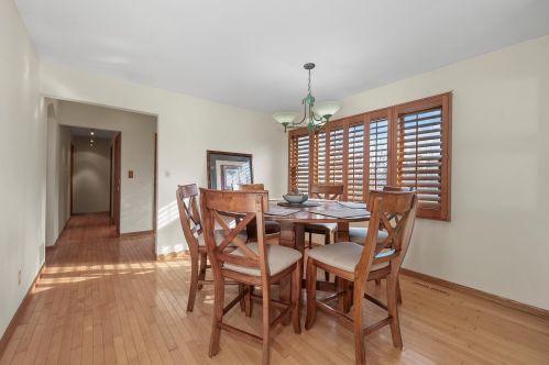 9006 Vine Ave, Bull Valley IL 60097-8243 exterior