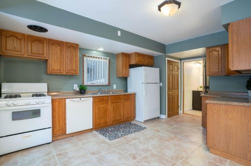 1094 Sanford St, Meskegon MI 49444-1437 exterior