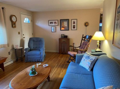 21 Spring Garden Rd, Enfield, CT 06082-3037