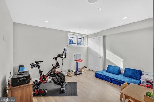 2011 Brown St, Philadelphia PA 19123-2256 exterior