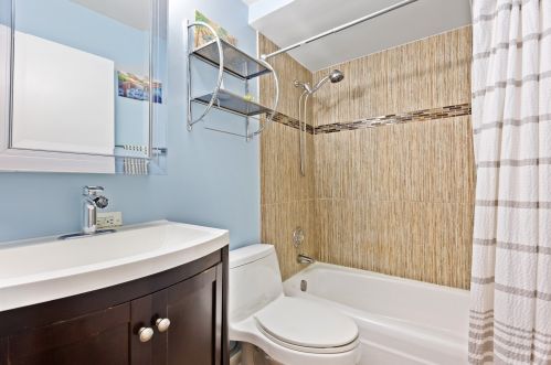 561 Stratford Pl, Chicago IL  60657-2652 exterior