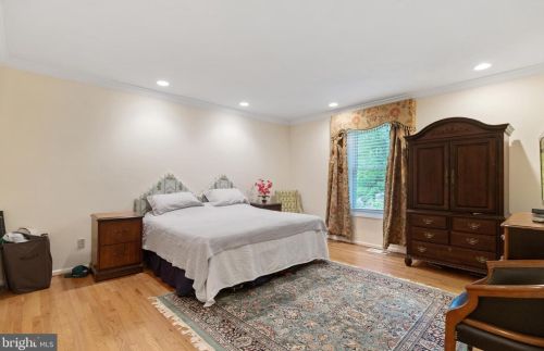 8751 Brook Rd, Mc Lean VA  22102-1507 exterior