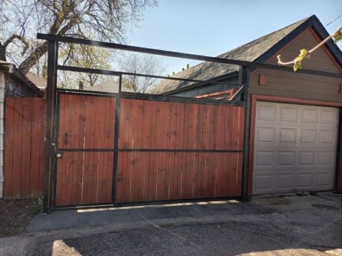 6449 Claremont Ave, Chicago IL 60645-1704 exterior