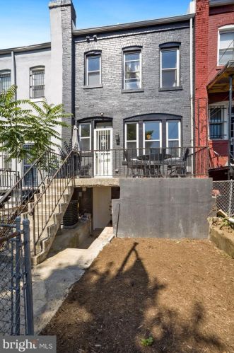 1933 Smt Pl, Washington DC 20002-1353 exterior