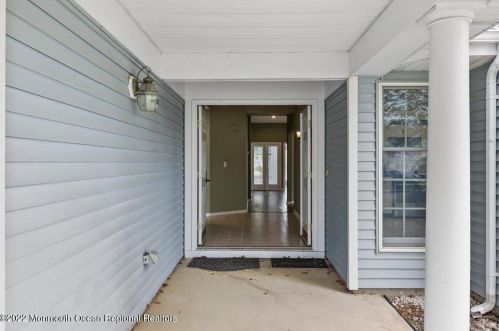 313 Devon St, Lakehurst NJ 08759-4636 exterior