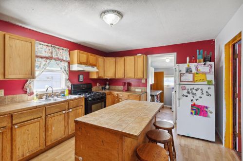 310 Kiddville St, Belding MI 48809-9593 exterior