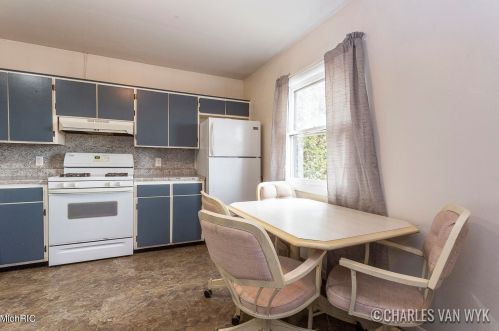 305 Jones St, Grant MI 49327-9143 exterior