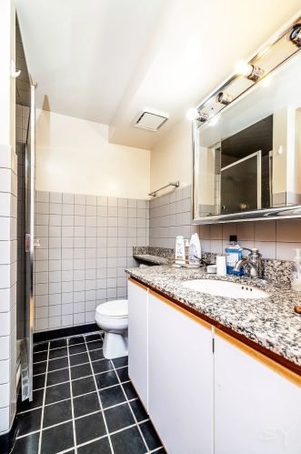 812 Miller St, Chicago IL 60607-4200 exterior