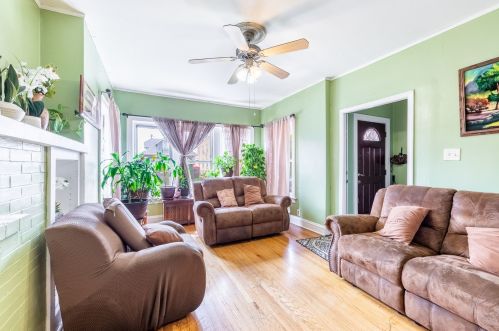 5833 Whipple St, Chicago IL 60659-3708 exterior