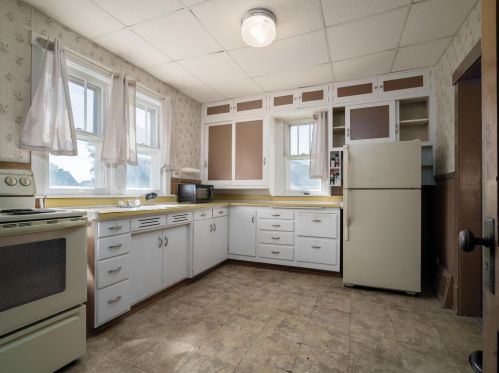 1307 Manila St, Manitowoc WI 54220-6116 exterior