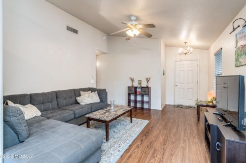 6476 David Dr, Tucson AZ 85730-1813 exterior