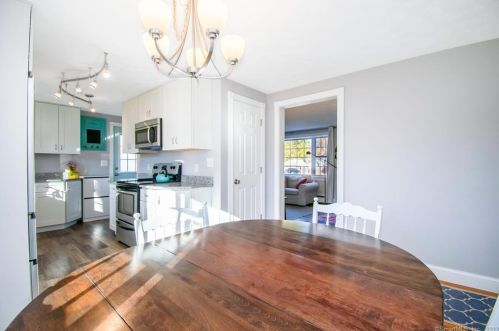 38 Dl Rd, Enfield CT 06082-5139 exterior