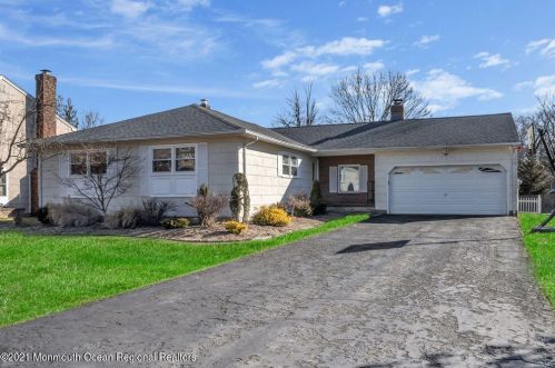 1042 Ellis Pkwy, Edison, NJ 08820-1316