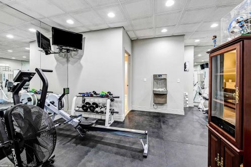 1140 Autumnview Dr, Rochester MI 48307-6060 exterior