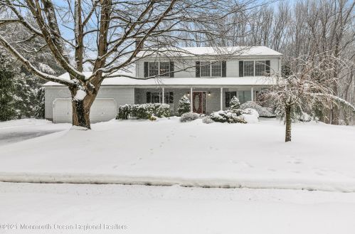 14 Burdge Dr, Middletown, NJ 07748-1860
