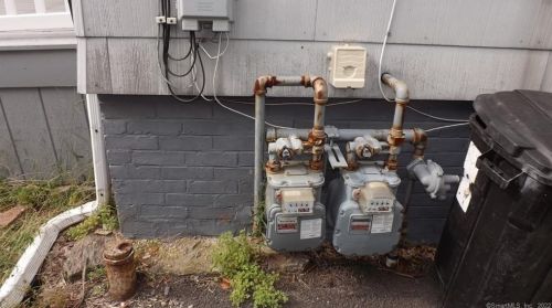 77 Hawthorne Ave, Derby CT 06418-1107 exterior