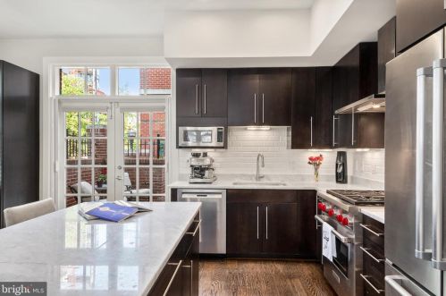 1127 Royal St, Alexandria VA  22314-1406 exterior