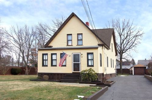 11 Benham St, Springfield, MA 01109-2301
