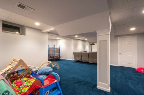 68 Terrace Ave, Town Center NJ  07052-3662 exterior