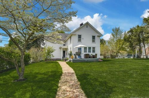 81 Clark St, Milford CT 06460-3202 exterior