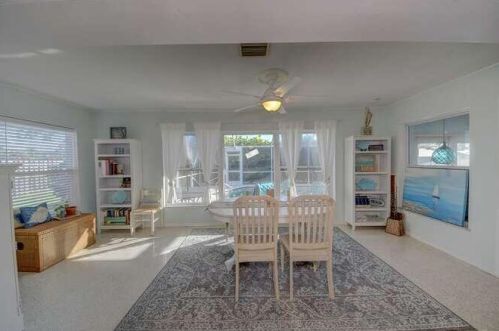 304 Bay St, Fort Pierce FL 34952-1317 exterior