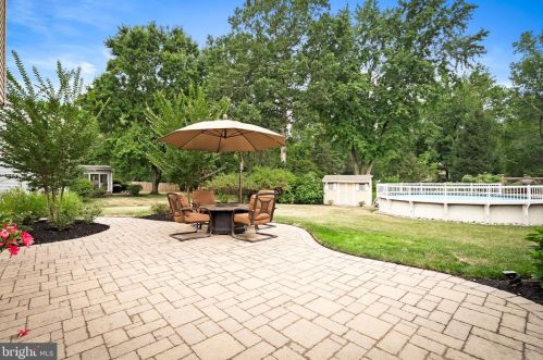 50 Crestwood Dr, Trenton NJ 08690-1938 exterior