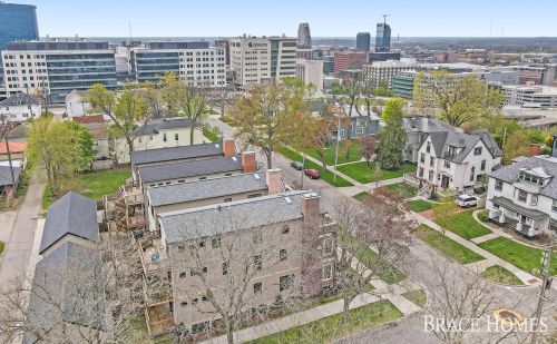 548 Fairview Ave, Grand Rapids MI 49503-1518 exterior