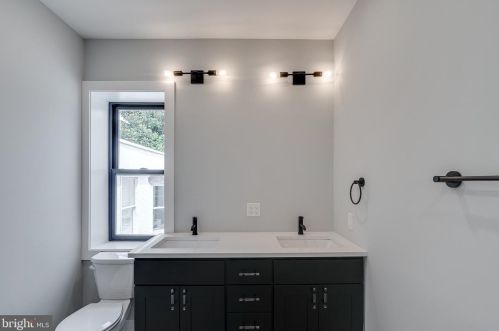 735 24th St, Philadelphia PA  19130-2539 exterior